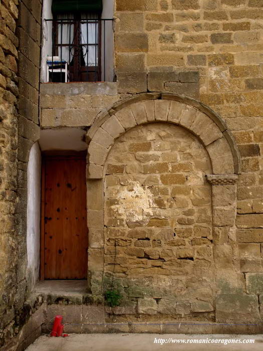 PORTADA CEGADA EN MURO NORTE